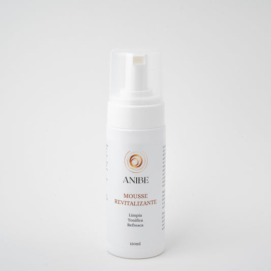 MOUSSE
REVITLIZANTE
Todo tipo de pieles
Limpia, tonifica y refresca