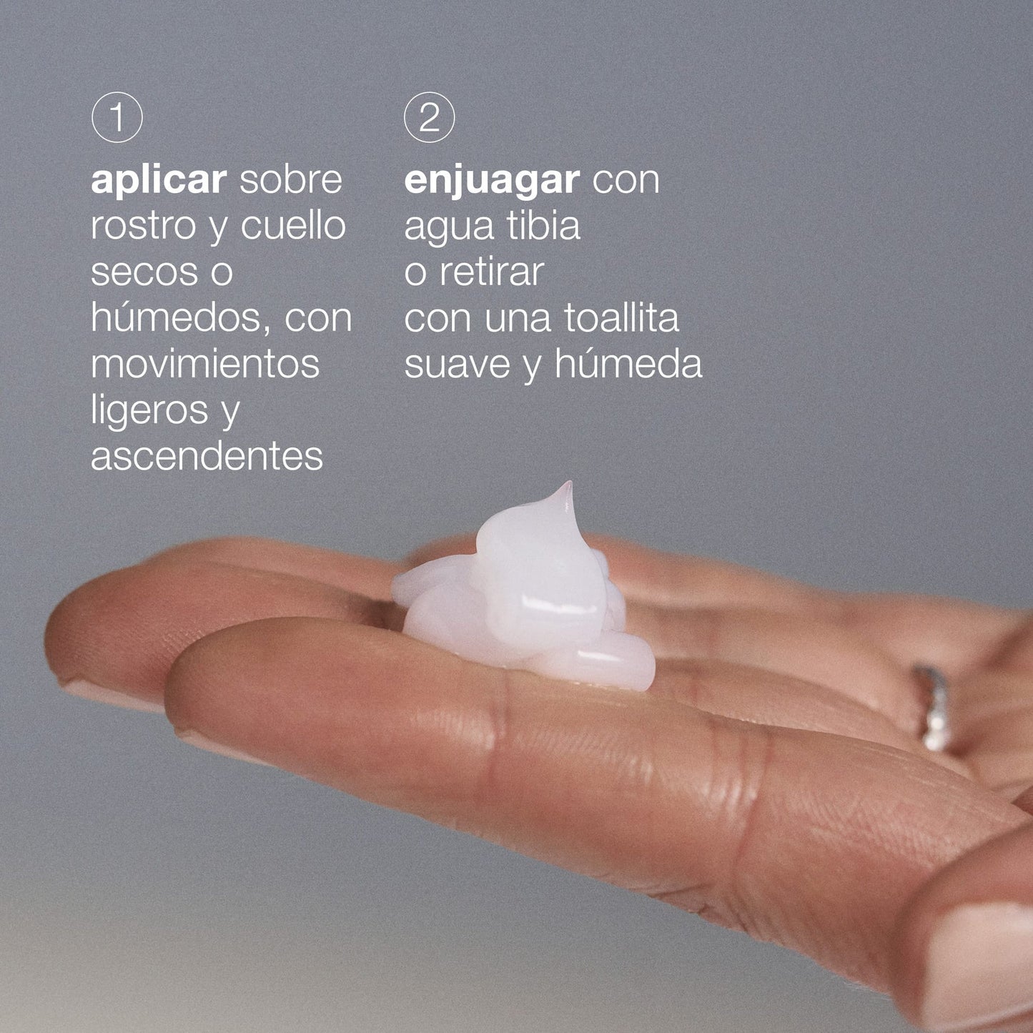 Ultra Calming Cleanser Limpiador facial para piel sensible Limpieza suave con efecto calmante para la piel.